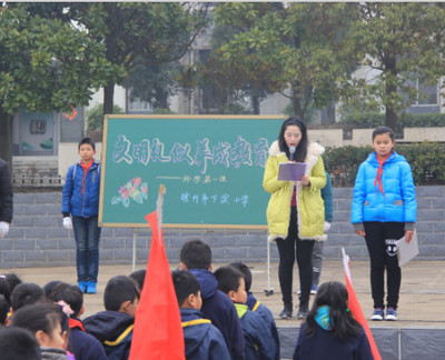 鼓樓區中小學校“開學第一課”精彩紛呈